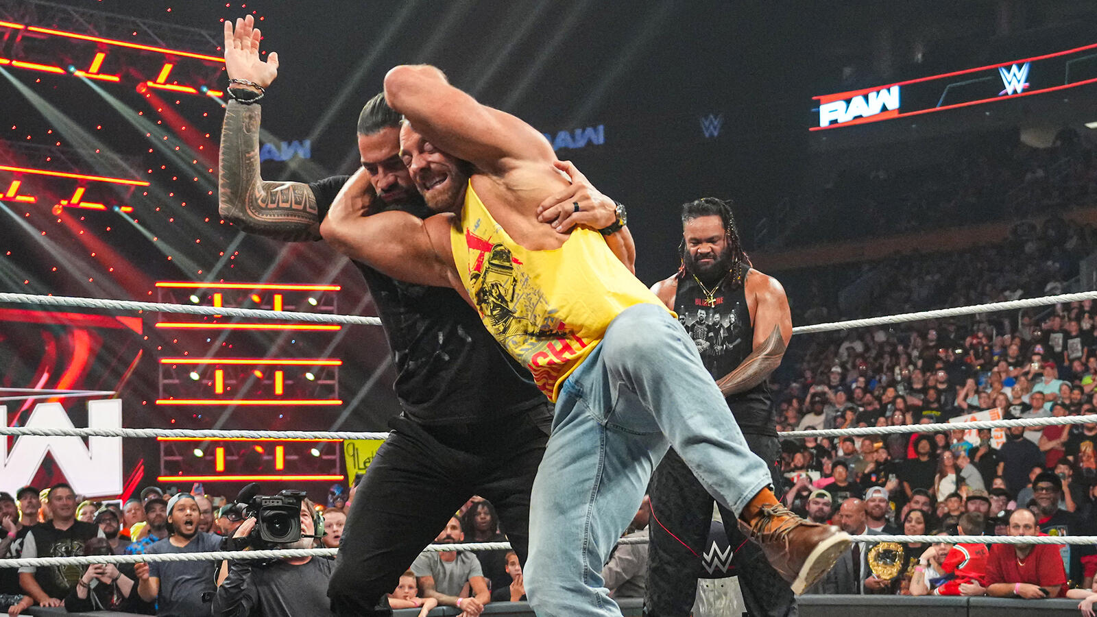 WWE Raw Results (17 august 2026): Roman Reigns को मिला बड़ा धोखा, WWE के फ्यूचर स्टार्स के बीच तय हुआ ब्लॉकबस्टर मुकाबला