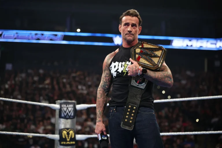 WWE  SmackDown रिजल्ट्स: मेन इवेंट में दिग्गजों के बीच मचा बड़ा बवाल, WWE को मिले दो नए चैंपियंस